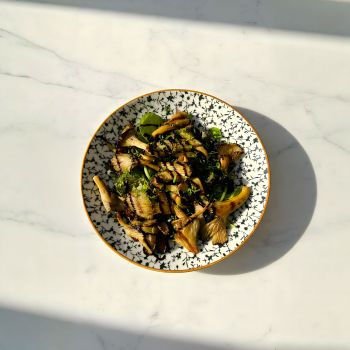 Μανιτάρια πλευρώτους ψητά στη σχάρα, με σκορδέλαιο και ξύδι βαλσάμικο