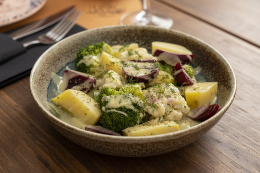 Πατατοσαλάταμε λεμονάτη σάλτσα