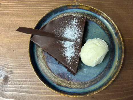 Σοκολατόπιτα με παγωτό Βανίλια