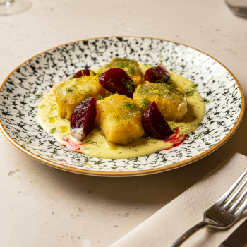 Μπακαλιάρος τηγανιτός
με μους σκορδαλιάς και παντζάρια